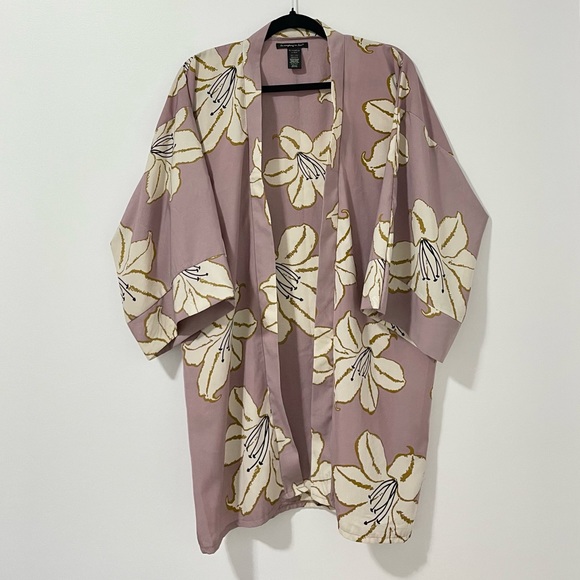 Do Everything In Love Floral Lily Pattern Mauve Long Kimono Open Front Robe OS - Picture 2 of 6